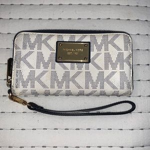 Michael Kors wristlet
